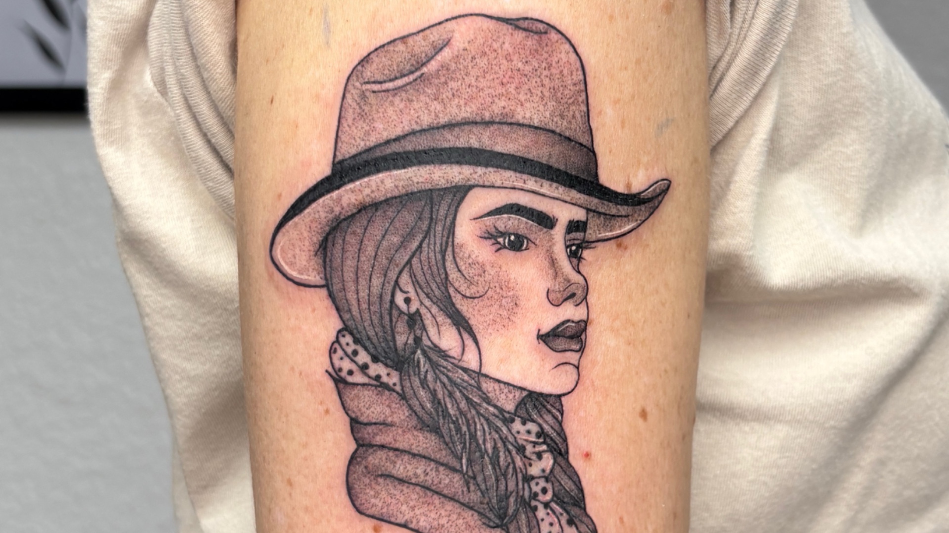 La Feuille Noire — tatoueur Gières
